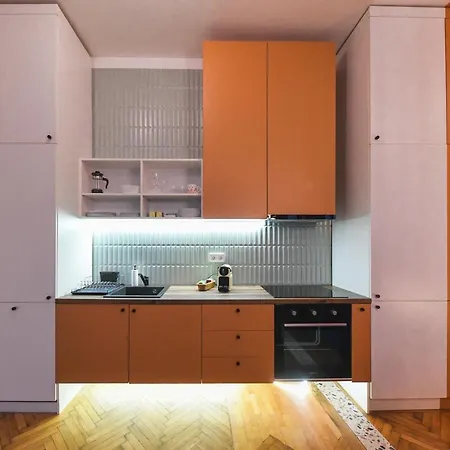 Designer Ultracentral Apartment