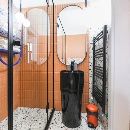 Designer Ultracentral Apartment